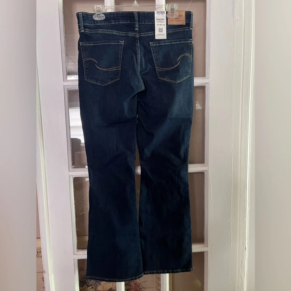 Signature by Levi Strauss & Co. Gold Women's Totally Shaping Bootcut Jeans - Picture 3 of 5